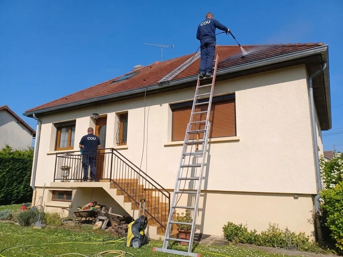 Démoussage de toiture à Ozoir-la-Ferrière